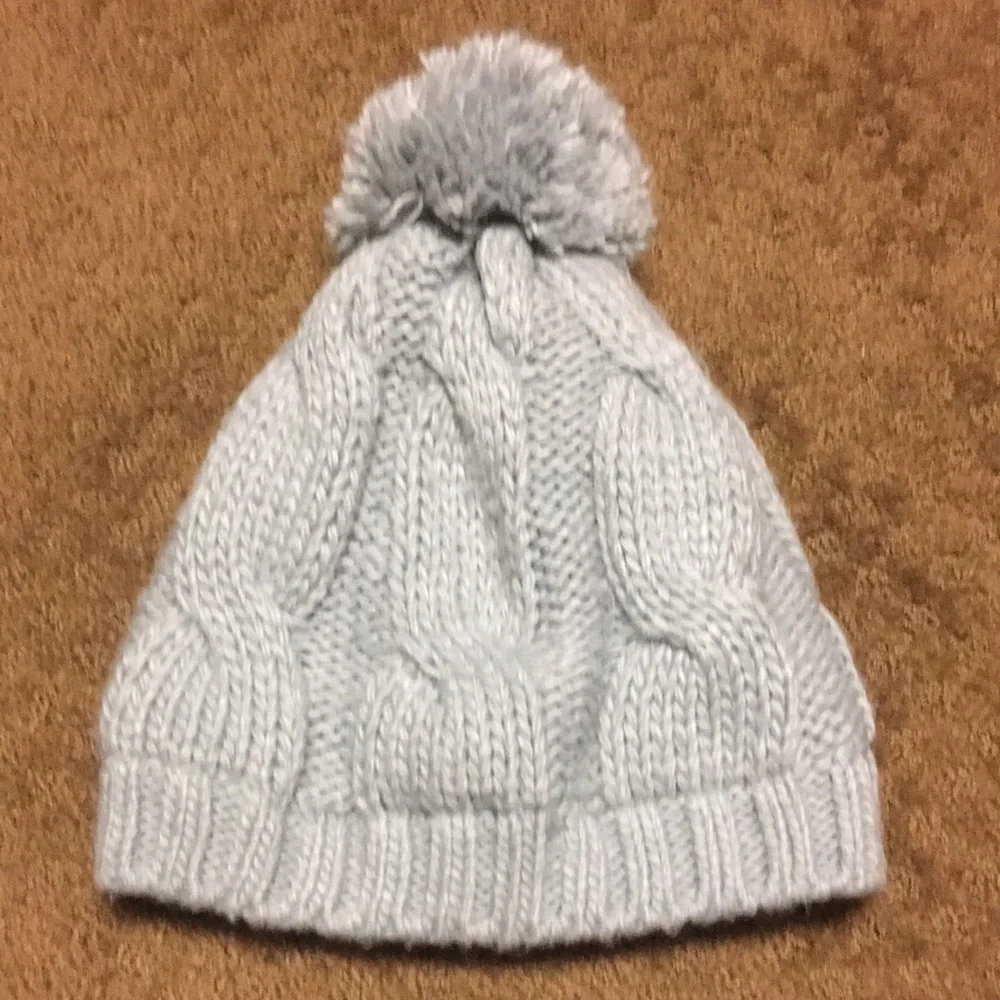 Beanie pom pom hat size 10-12 Gray with full fleece inside-EUC-like new